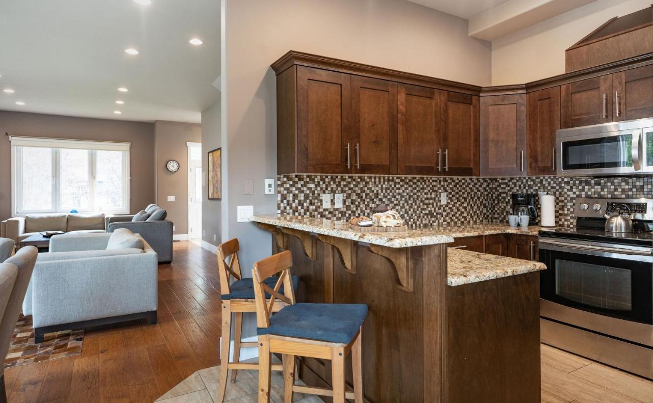 Aspen Lodge By Revelstoke Vacations Buitenkant foto