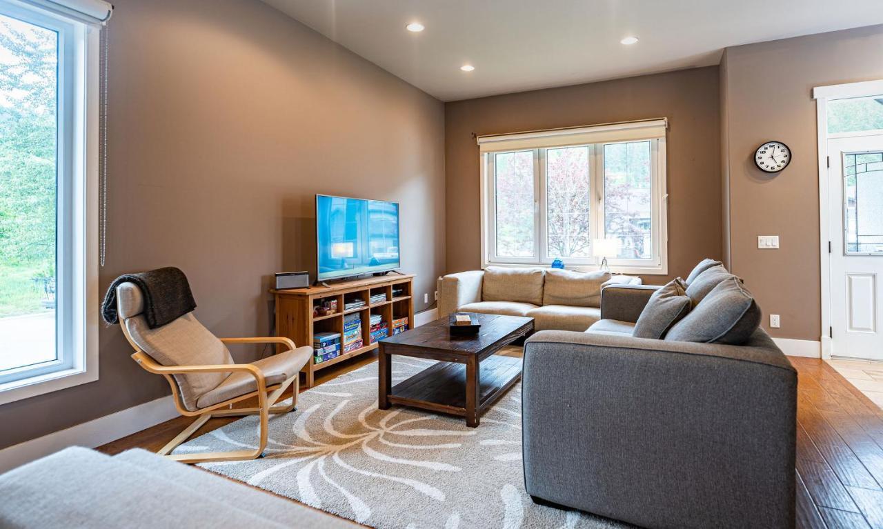 Aspen Lodge By Revelstoke Vacations Buitenkant foto