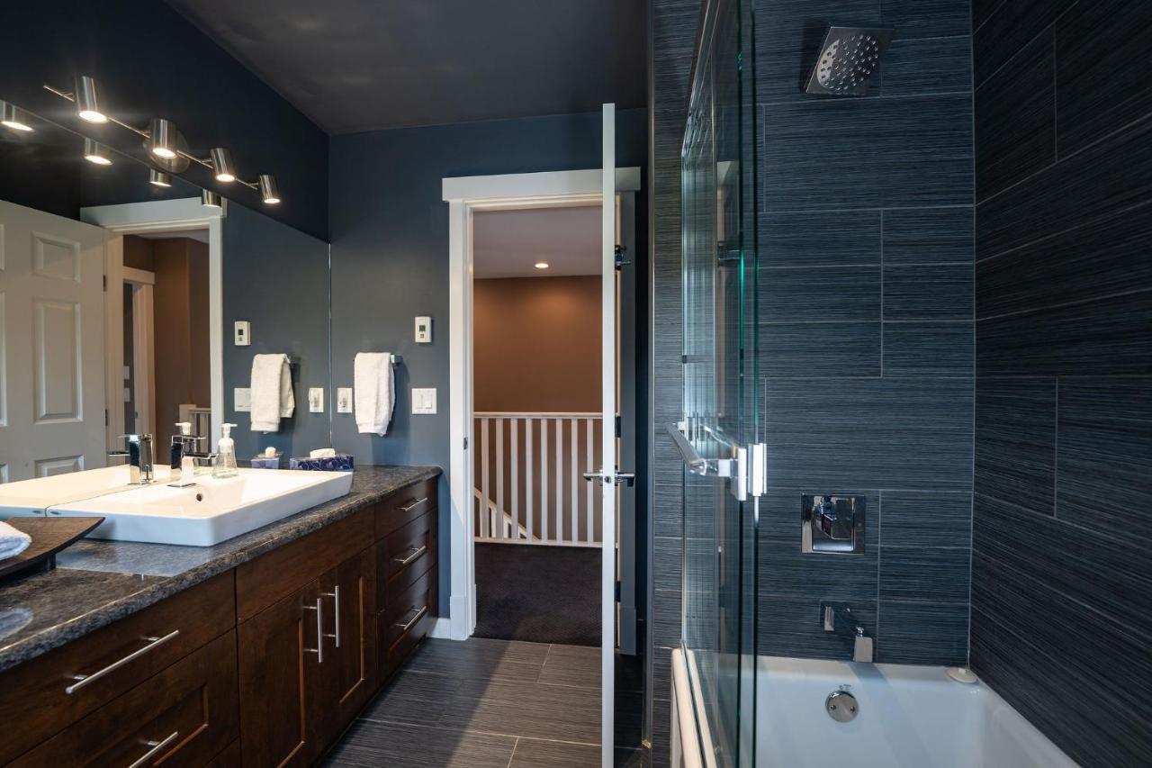 Aspen Lodge By Revelstoke Vacations Buitenkant foto